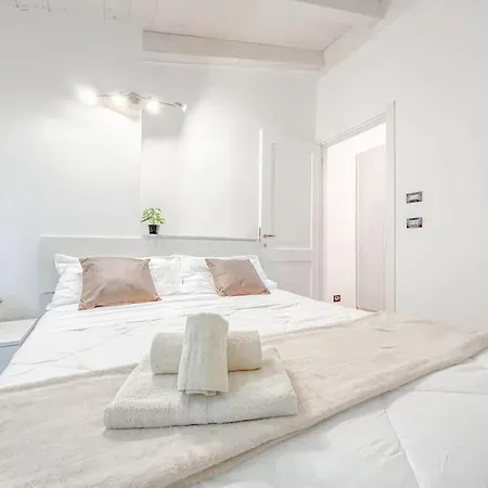 Elegante Via Sestri - Airport - Wifi Apartment Genoa