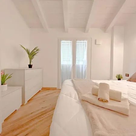 Elegante Via Sestri - Airport - Wifi * Genoa