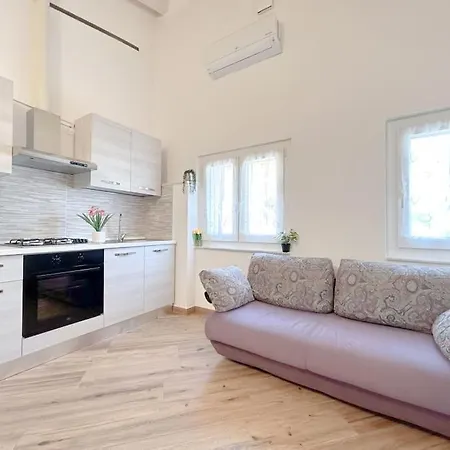 Elegante Via Sestri - Airport - Wifi Apartment Genoa