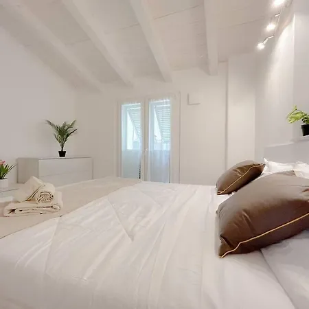 Apartment Elegante Via Sestri - Airport - Wifi *