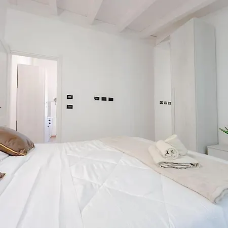 Elegante Via Sestri - Airport - Wifi Apartment *