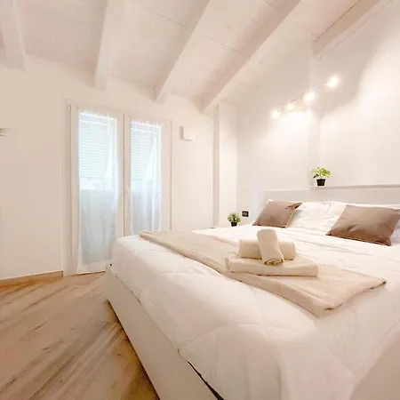 Apartment Elegante Via Sestri - Airport - Wifi